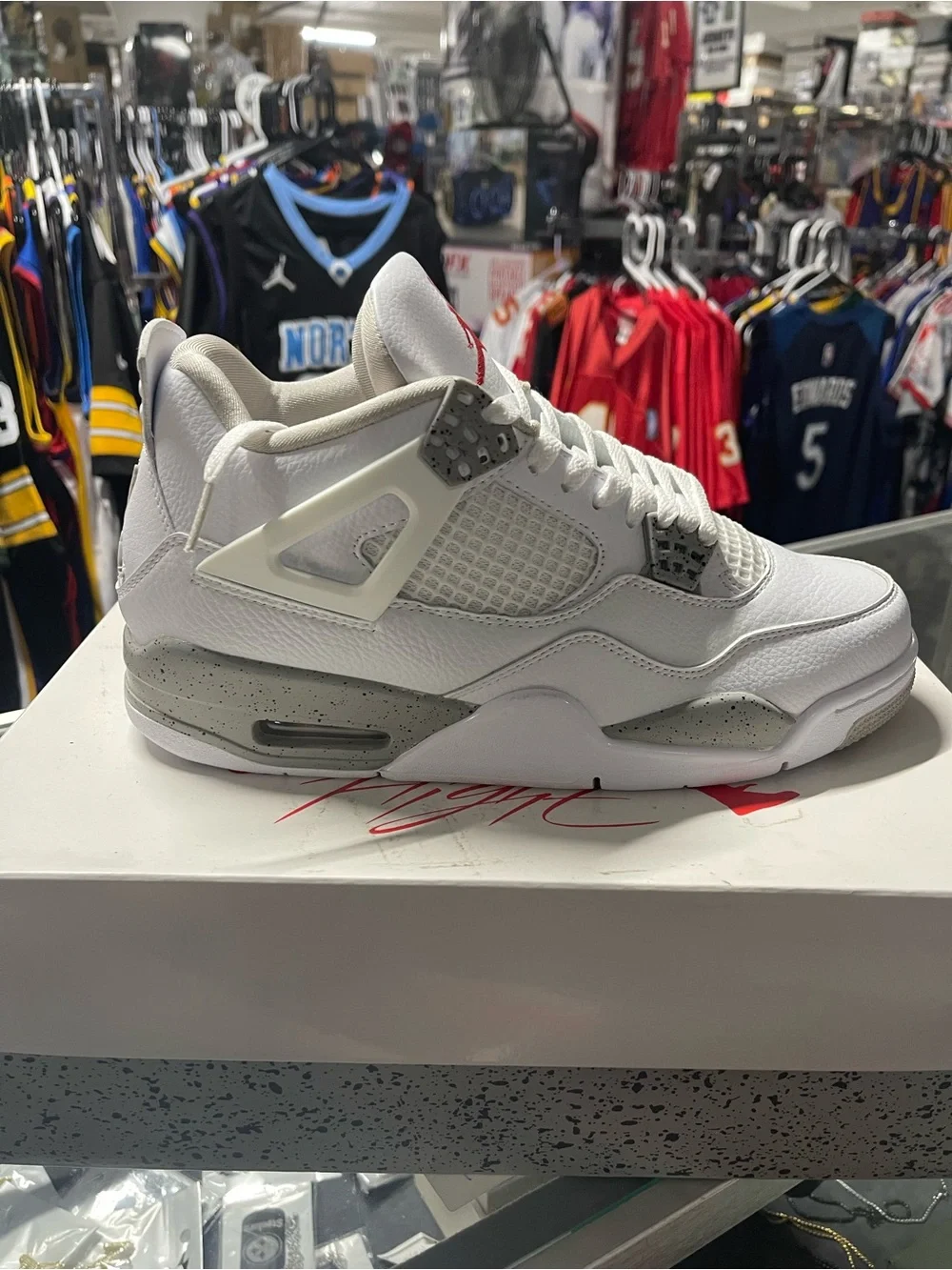 Mens Jordan Retro 4 White Oreo Size 9.5.